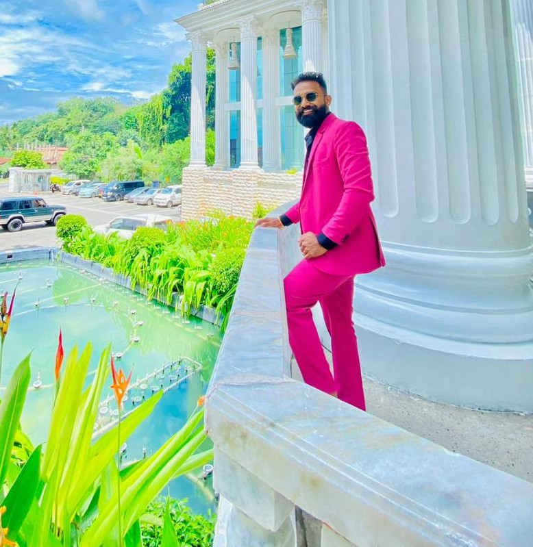 Thishara Dilshan, travel guide at Colombo Taxi Airport